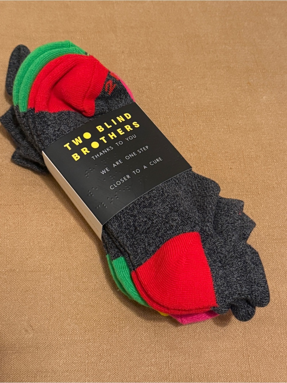 Two Blind Brothers Ankle Socks (4-Pack) Charcoal with colorful toes